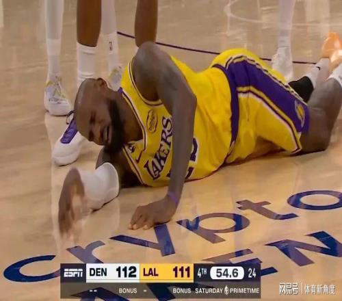 卧槽！詹姆斯晒伤口！直呼：疼死我了...