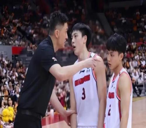 广东本土球员得分不及萨姆纳一半，球迷吐槽，杜锋该反思执教