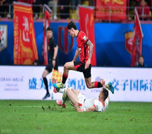意外！拜合拉木首发代表成都蓉城踢中超，因表现平平遭到球迷质疑