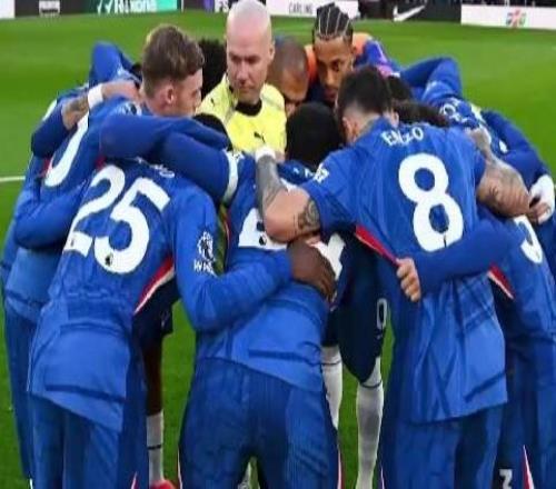 切尔西球员围住裁判内维尔：做样子，搞得像邪教仪式一样