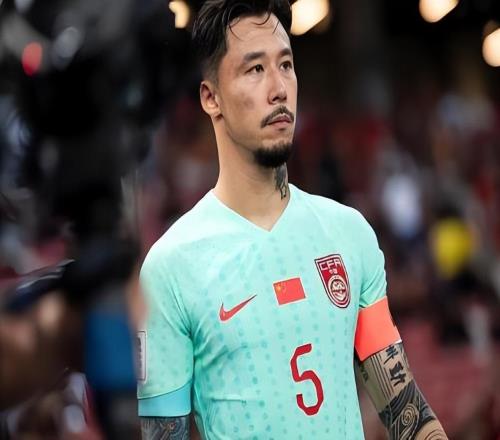 上港幸好没留下他！本赛季在新东家踢主力中卫，却两场比赛丢九球