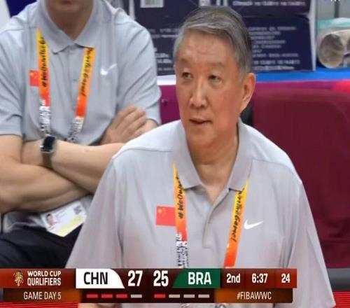 中国女篮力克巴西，韩旭22+8，三大进步明显，四胜一负收官世预赛