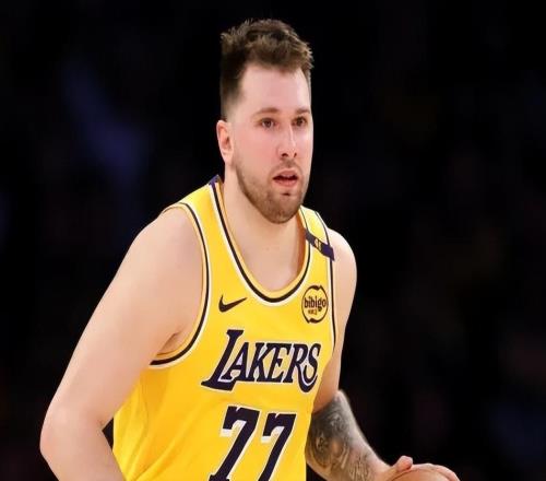 湖人展最佳形态！东契奇稳得分，2首发防守蜕变，另2将成关键先生