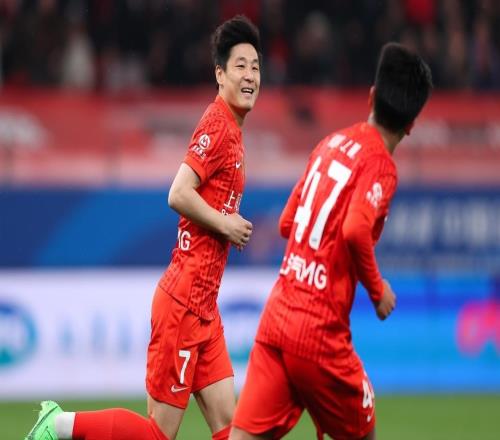 争议！武磊8分钟两球，却无缘本轮中超最佳球员，外界议论纷纷