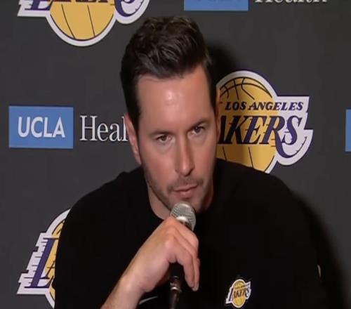 雷迪克：对杜兰特的包夹效果很好，詹姆斯是我们快攻模式的箭头