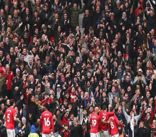 邮报：曼联为大约400名球迷提供远征伯恩茅斯的免费往返大巴