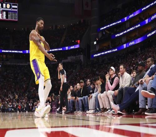 霸气，湖人队马库斯斯玛特怒斥那些湖人的黑粉