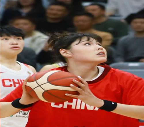 连续多场表现糟糕，李月汝曝与宫鲁鸣发生分歧：我打得不太高兴