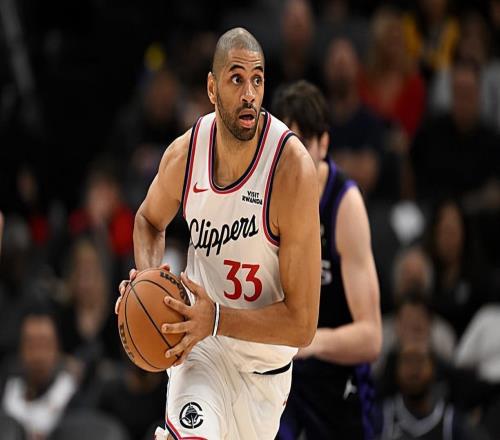 莫名其妙的安排，从任何角度快船都不应该让他留在轮换阵容中了