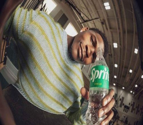 爱德华兹：一直很欣赏雪碧这个品牌，他鼓励人们坚持自我