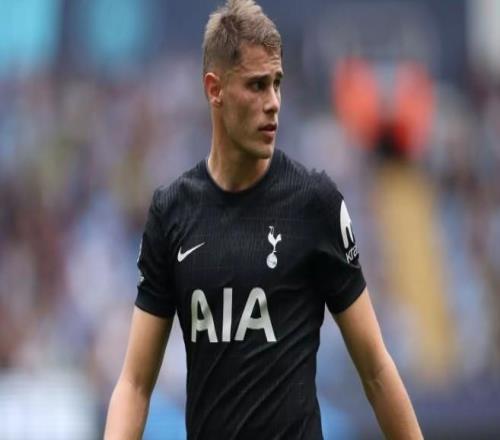 每体：范德芬成巴萨补强防线候选，球员完美适配弗里克体系