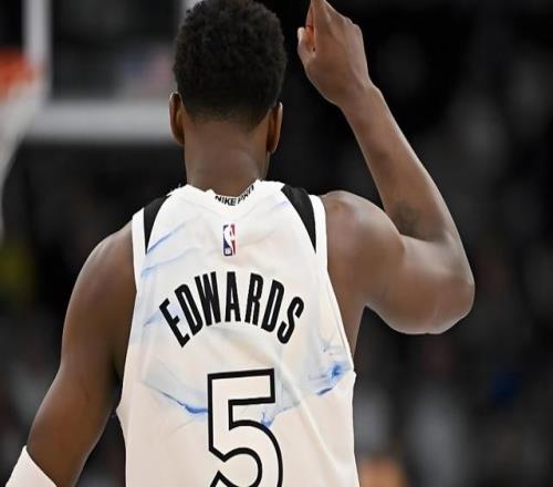 突发伤情！狼队新危机！华子该怎么选