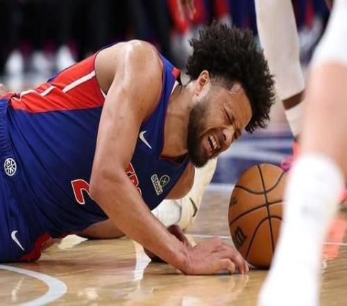 官宣：坎宁安背部痉挛离场本场对阵奇才不会回归