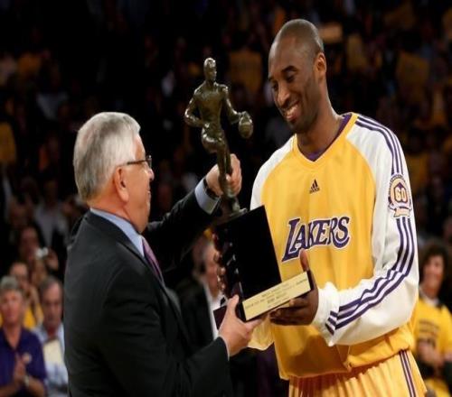 强如科比，职业生涯为何仅有1个常规赛MVP真相扎心了