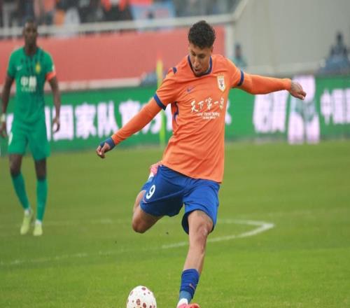 意外！克雷桑领衔多位泰山球员公开现身山东男篮主场，赢得点赞