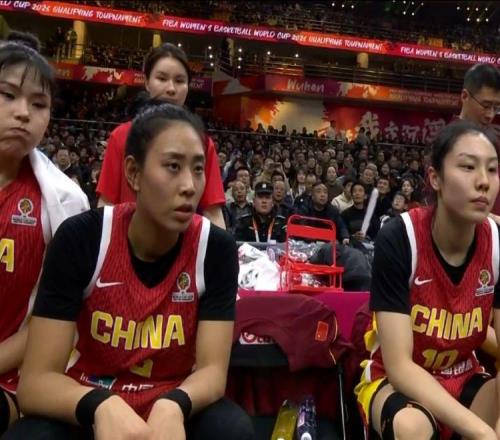 再漂亮也不能留！李梦替代者5战合计17中4，球迷：世界杯别带她了