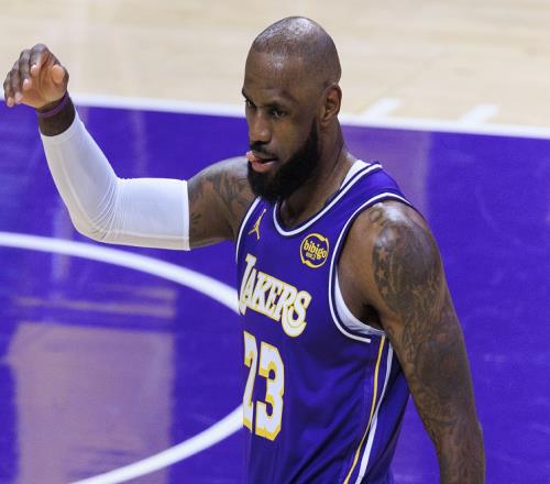 一球不进！单场6记扣篮！41岁老詹刷爆NBA纪录，愈老愈妖