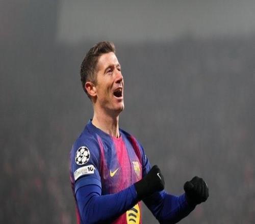 37岁209天，莱万是欧冠上演梅开二度最年长的球员