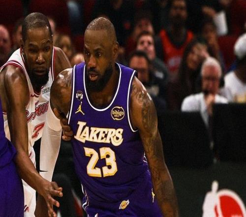 东契奇40+9+10，詹皇14中13轰30分完胜杜兰特，湖人力克火箭7连胜