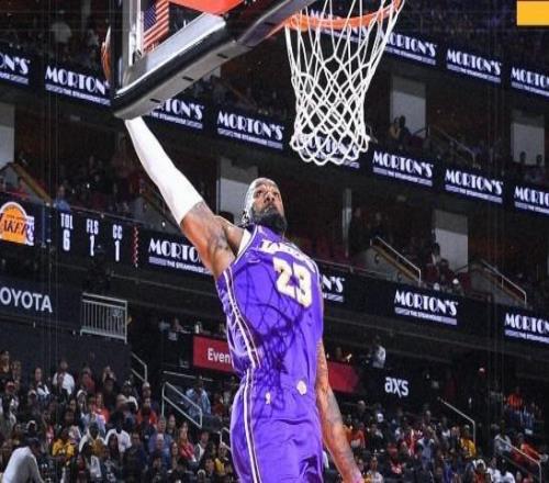 年龄只是数字，詹姆斯14中13高效砍30分，平筐炸扣梦回当年