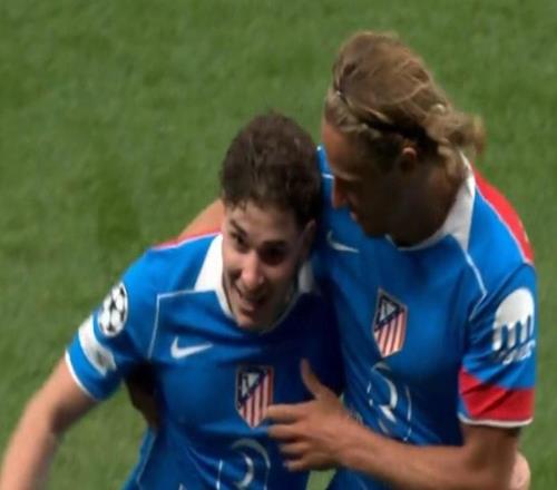 单赛季欧冠打入8球，阿尔瓦雷斯是阿根廷球员第四人