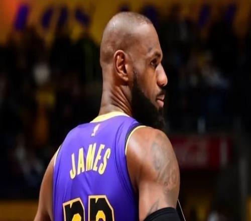 詹姆斯老当益壮，东契奇大号准三双，湖人再胜火箭