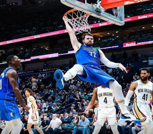 就在今天！27岁东契奇创NBA过去80年三分第一神迹，库里甘拜下风