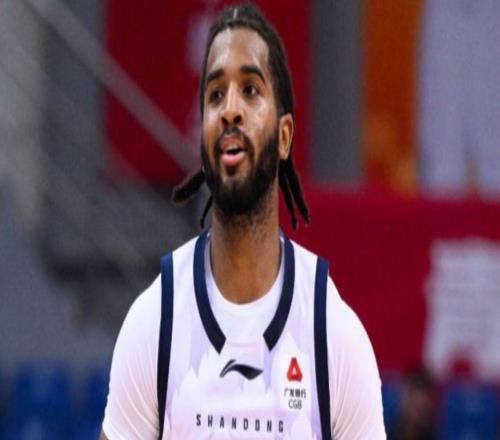 输球又输人！山东外援骂上海球迷，引发混乱：CBA将会送上罚单