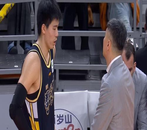 朱芳雨点名要人！广东队锁定男篮国手内线，杜锋为他放弃双大外援