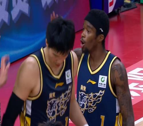 终于来了！广东队被曝欲签下“加强版莫兰德”，徐杰迎来救世主