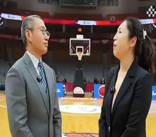 取代宫鲁鸣，重掌中国女篮央视点名，功勋表态，曾执教女篮15年