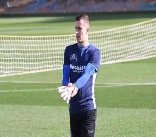 每体：佩尼亚已失去埃尔切首发门将位置，夏窗将返回巴萨