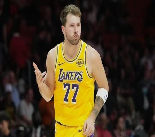 NBA湖人8连胜，东契奇湖人生涯第一次狂砍60分