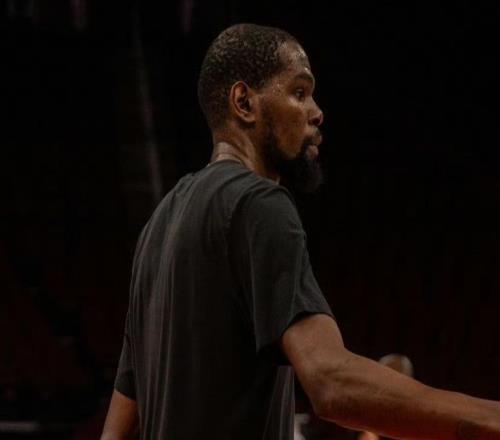 美媒：火箭目前并不团结，一些球员很想念狄龙，并且排斥杜兰特