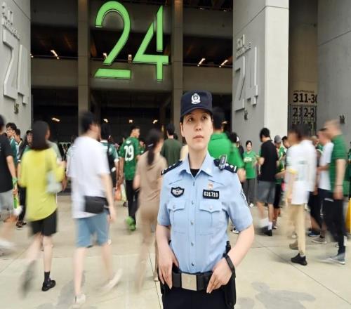 北京警方发布中超联赛文明观赛提示：理性观赛，严禁投掷