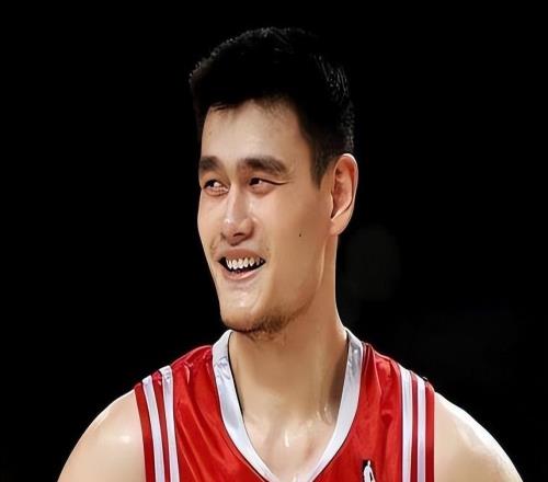 官宣退役不到2年，易建联近况曝光，再次印证了姚明的那句评价