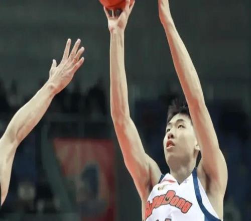 杜锋又挨批了！进攻无战术+乱换人，最后防守回合出大问题！