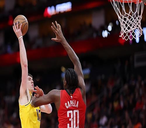 乱战高手湖人锋线新星面对火箭又一次扮演了“搅屎棍”的角色