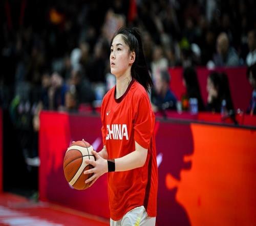 投不进，防不了，新人比3个老将年龄还大，她怎么进的中国女篮