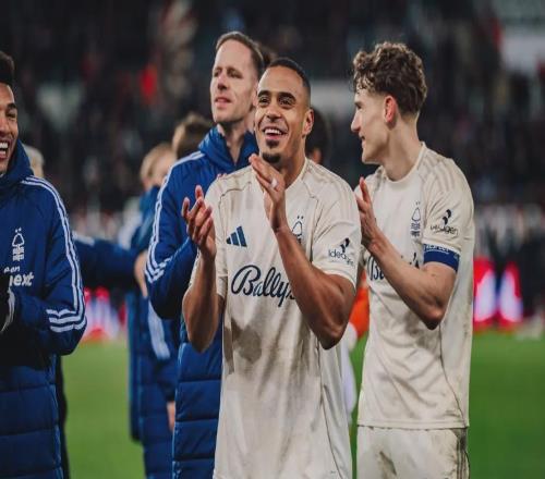 滑倒打飞+门将躺赢！森林用“保级阵容”演喜剧，30年奇迹诞生！