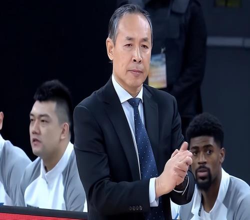 北京队为何遭福建逆转京媒京迷吵翻天，矛头直指一人：脓包是你