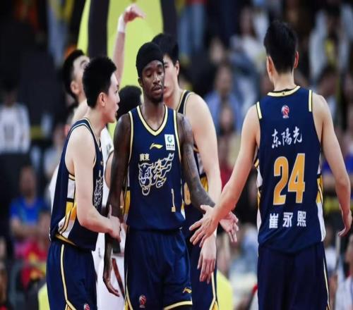 3分绝杀+爆冷，江苏掀翻广东！杜锋沮丧离场，胡明轩7中2