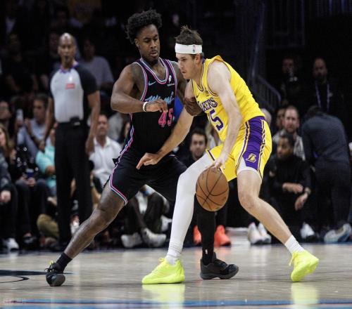 2战轰100分！东契奇1战破3大纪录，湖人8连胜！詹姆斯砍第一神迹