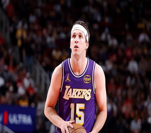 调整能力不错！状态平平的湖人后场大将主动减少了自己的出手次数