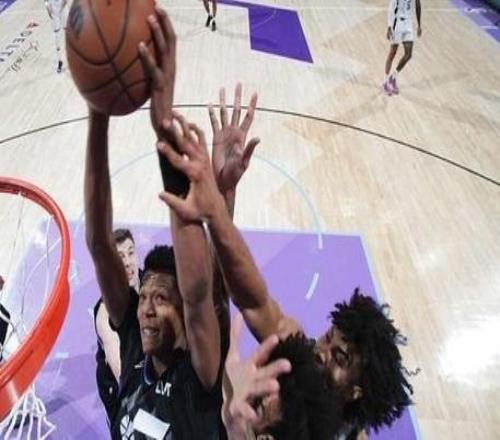 贝利33分领衔三人20+爵士大胜雄鹿