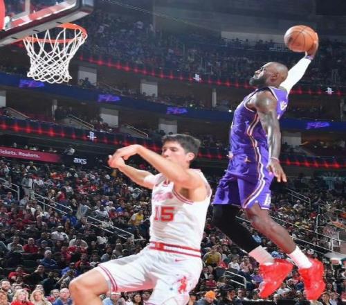 詹姆斯又打出历史第一人数据！全场14投13中，狂砍30分5篮板2助攻