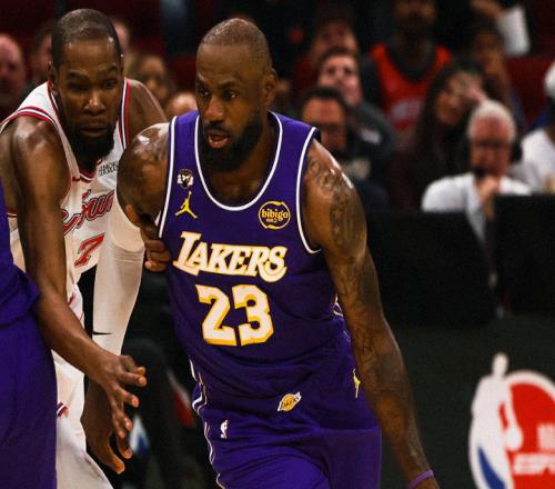 12000篮板现役第一！詹姆斯30分前三节9中9完胜杜兰特献关键暴扣