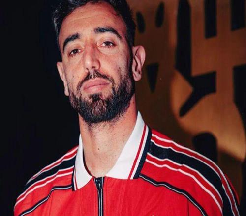 曼联设法不加薪挽留B费！为之减负才能争冠，一数据远逊小贝时代