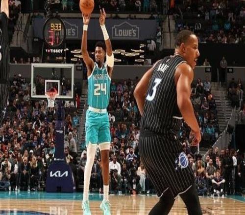 三人20+戴尔库里球衣退役黄蜂轻取魔术