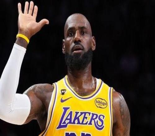 41岁79天！詹姆斯刷新NBA历史单场三双最高龄纪录